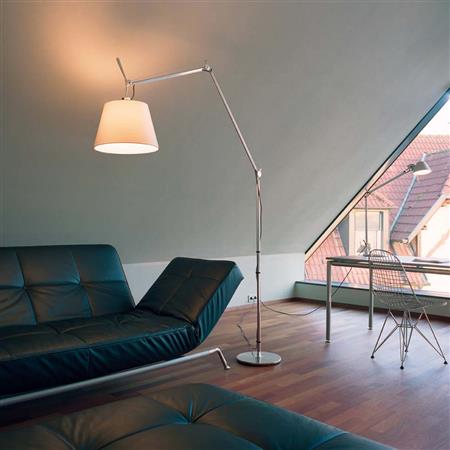 Tolomeo Mega Terra lámpara de pie pergamino Artemide